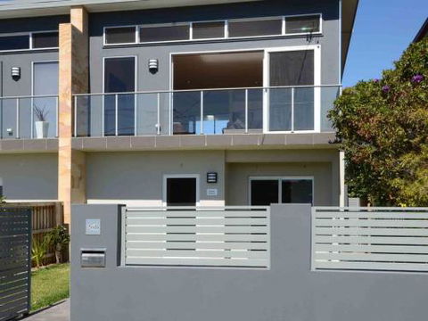 KIAMA SUNRISE Kiama & Surrounds 4pm Check Out Sundays - Lismore Accommodation 0