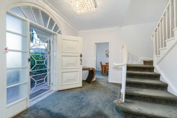 Spacious 4 Bedroom House The Hill - Lismore Accommodation 2