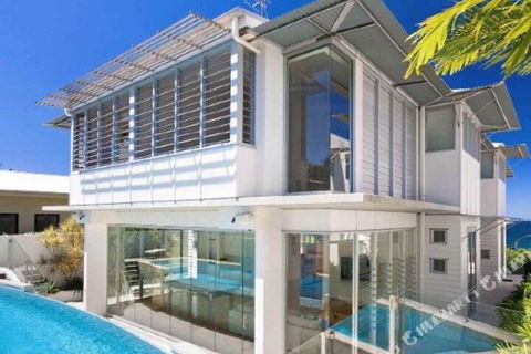R & W Noosa Holidays 19 The Esplanade - Lismore Accommodation 0