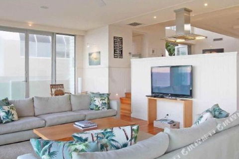 R & W Noosa Holidays 19 The Esplanade - Lismore Accommodation 5
