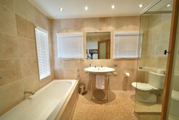 Mountain Vista 4 - Lismore Accommodation 5