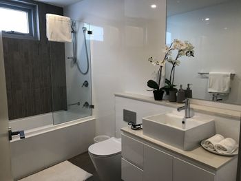 LUXURY 3 BEDROOM APARTMENT SYDNEY - Lismore Accommodation 4