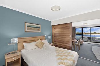 The Oak Room 106 - Lismore Accommodation 1