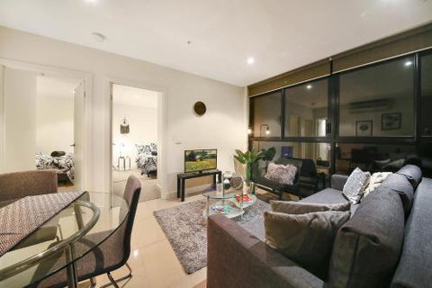 A Cozy 2BR CBD Apartment Near Bourke St. Mall - Lismore Accommodation 0