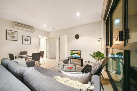 A Cozy 2BR CBD Apartment Near Bourke St. Mall - Lismore Accommodation 2