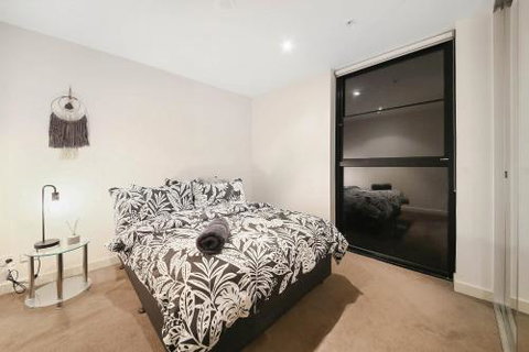 A Cozy 2BR CBD Apartment Near Bourke St. Mall - Lismore Accommodation 3