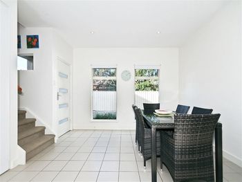 Modern Seaside Sanctuary - Lismore Accommodation 3