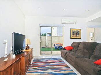 Modern Seaside Sanctuary - Lismore Accommodation 6