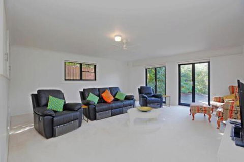 Black Cockatoo Retreat - Lismore Accommodation 7