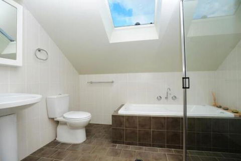 Black Cockatoo Retreat - Lismore Accommodation 3