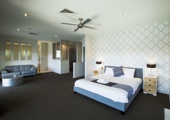 Gold Coast Luxury Waterfront House - Lismore Accommodation 5