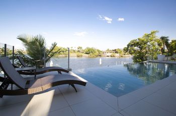Gold Coast Luxury Waterfront House - Lismore Accommodation 4