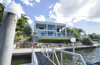 Gold Coast Luxury Waterfront House - Lismore Accommodation 6