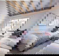 Discobulous 7 - Lismore Accommodation