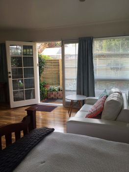 Nutgrove Beach Studio Apartment - Lismore Accommodation 1