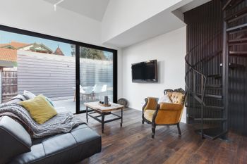 Architects Urban Retreat In Malvern - Lismore Accommodation 0