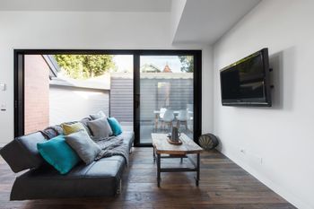 Architects Urban Retreat In Malvern - Lismore Accommodation 1