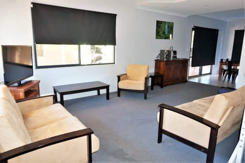 Ningaloo Breeze Villa 2 - Lismore Accommodation 2