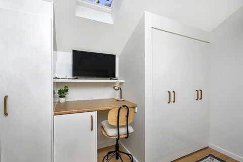 Private Garden Apartment Minutes Walk To Station NBN01 - Lismore Accommodation 1