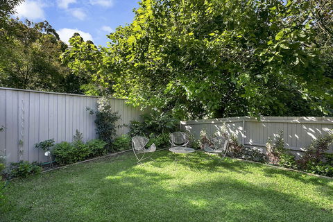 Private Garden Apartment Minutes Walk To Station NBN01 - Lismore Accommodation 4