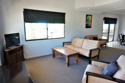 Ningaloo Breeze Villa 10 - Lismore Accommodation 3