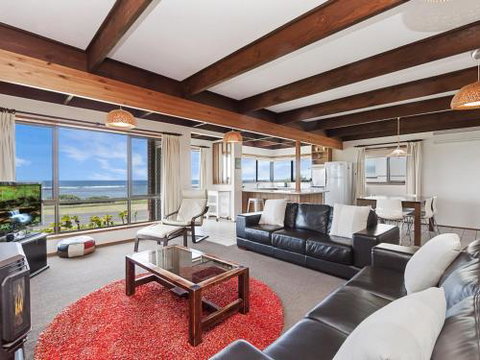 Swimmers Rest - Uninterrupted Panoramic Ocean Views - 1 Bedroom - Lismore Accommodation 2