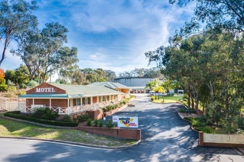 Commercial Golf Resort - Lismore Accommodation 0