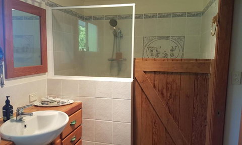 Artisan Spa Views - Lismore Accommodation 6