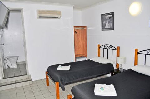 Airlie Waterfront Accommodation - Lismore Accommodation 6