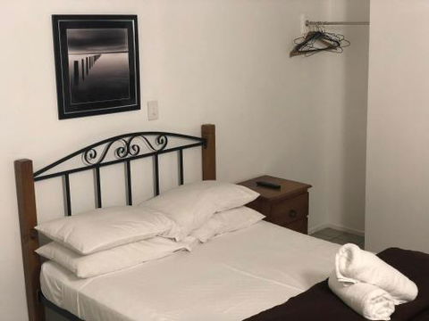 Airlie Waterfront Accommodation - Lismore Accommodation 3