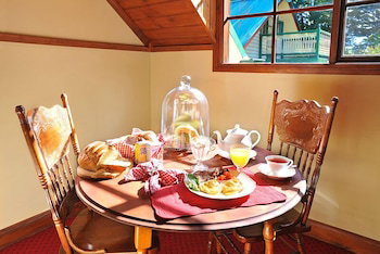 Mary Card's Coach House - Lismore Accommodation 4