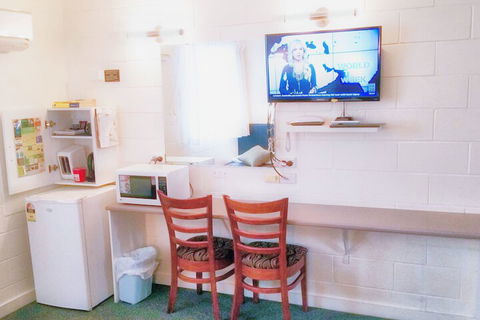 A & A Lodge Motel Emerald - Lismore Accommodation 6