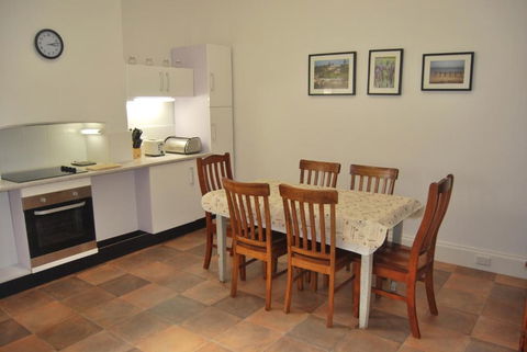 Jacaranda Cottage - Lismore Accommodation 6