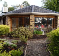 Magdala Motor Lodge  Lakeside Restaurant - Lismore Accommodation
