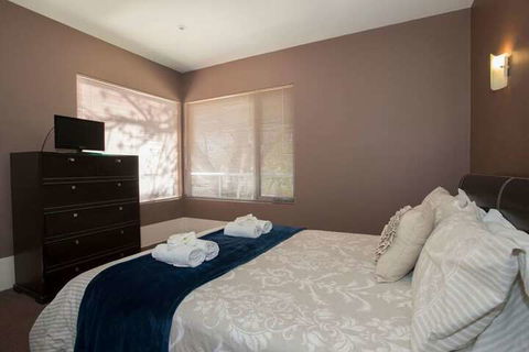 Barossa Valley Apartments - Lismore Accommodation 6
