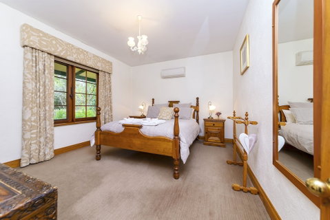 Country Pleasures B&B - Lismore Accommodation 3