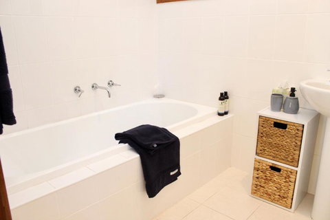 Nagoondie Studio - Lismore Accommodation 4