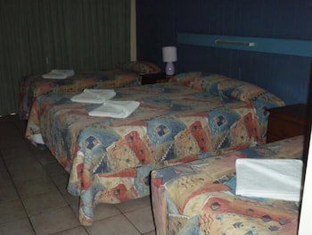 Gladstone Village Motel - Lismore Accommodation 3