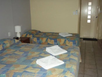 Gladstone Village Motel - Lismore Accommodation 2