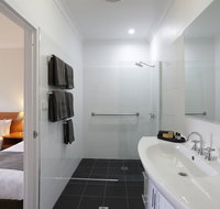 Cadman Motor Inn  Apartments - Lismore Accommodation