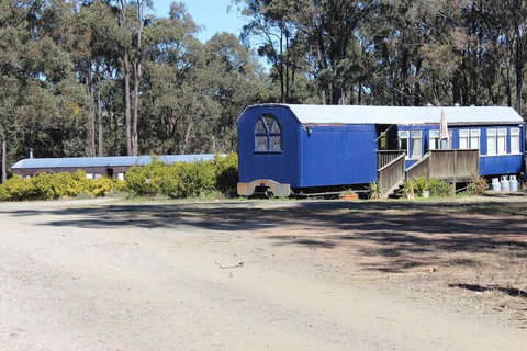 Krinklewood Cottage & Train Carriages - Lismore Accommodation 1