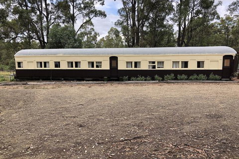 Krinklewood Cottage & Train Carriages - Lismore Accommodation 4