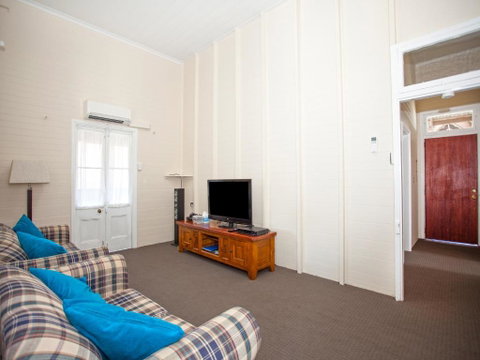 CBD Holiday Home - Lismore Accommodation 2