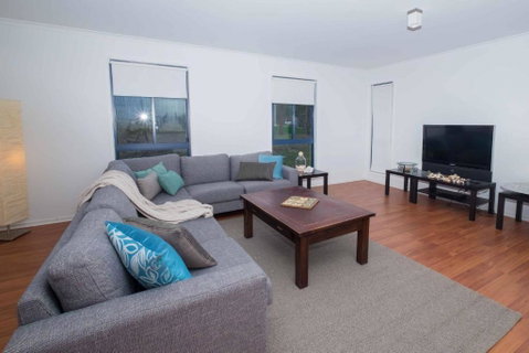 Demure Charm - Lismore Accommodation 5