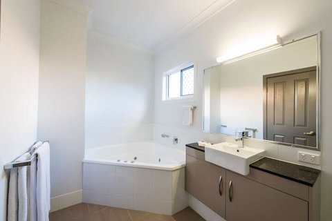 Athena Motel Apartments - Lismore Accommodation 4