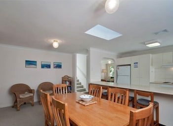Bombora At Fingal Bay - Lismore Accommodation 6