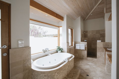 Yallingup Villas - Lismore Accommodation 4