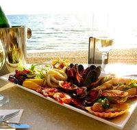 Waves on the Beach - Lismore Accommodation