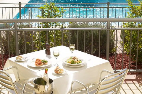 REBELLION BAR AND GRILL RESTAURANT - Lismore Accommodation 0