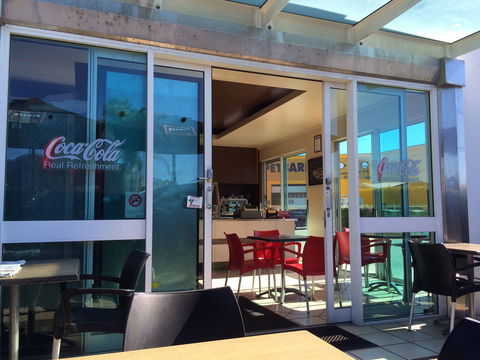 Pete's Upton St. Brasserie - Lismore Accommodation 0